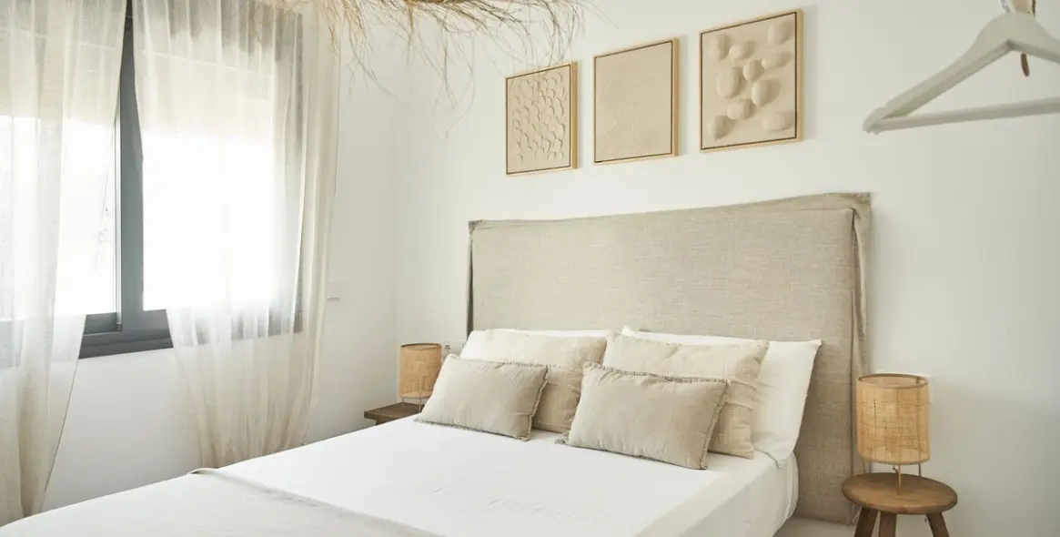 Sale of townhouse in El Paraiso 17