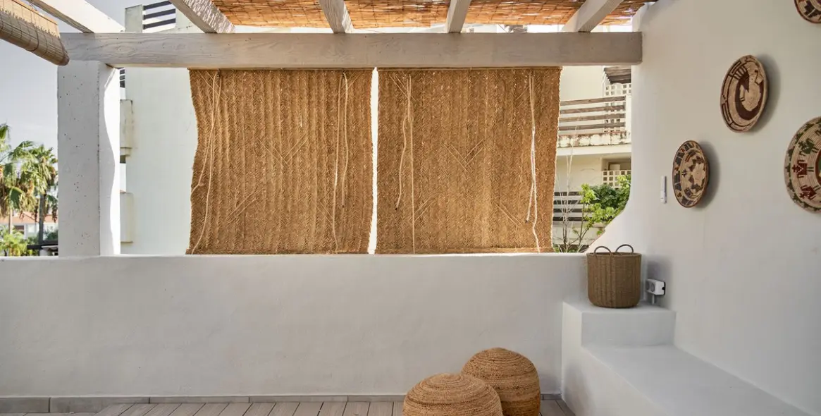 Sale of townhouse in El Paraiso 29