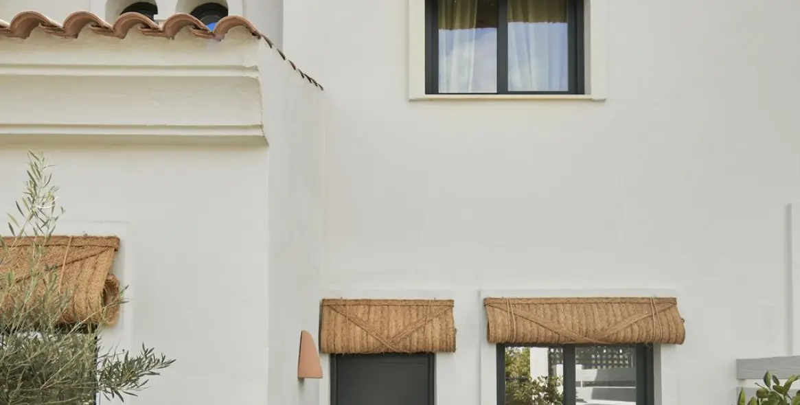 Sale of townhouse in El Paraiso 33