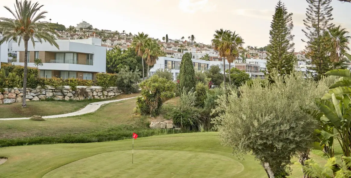 Sale of townhouse in El Paraiso 34