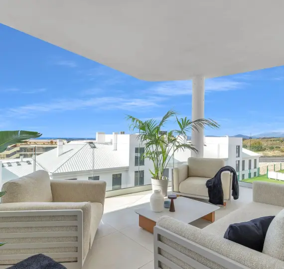 Sale of middle floor apartment in Fuengirola