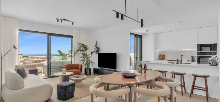 Sale of middle floor apartment in Fuengirola 2