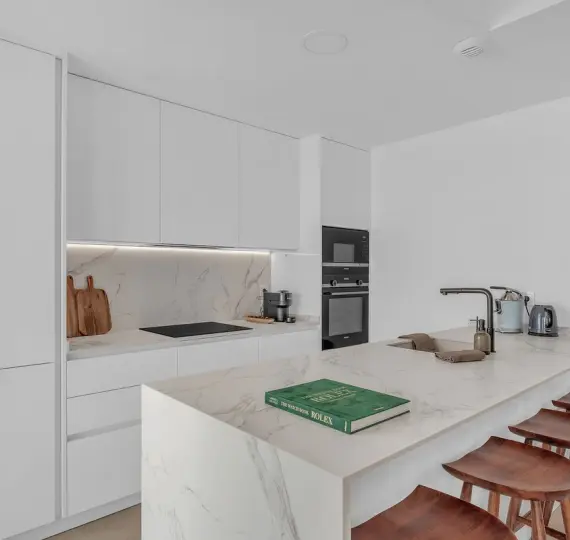 Sale of middle floor apartment in Fuengirola