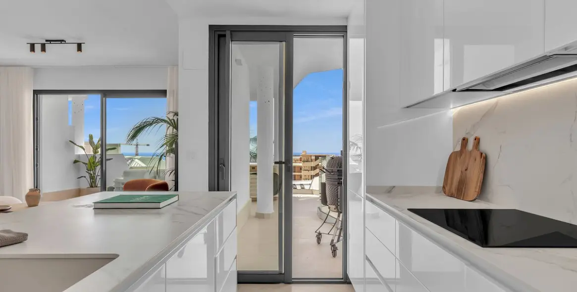 Sale of middle floor apartment in Fuengirola 5