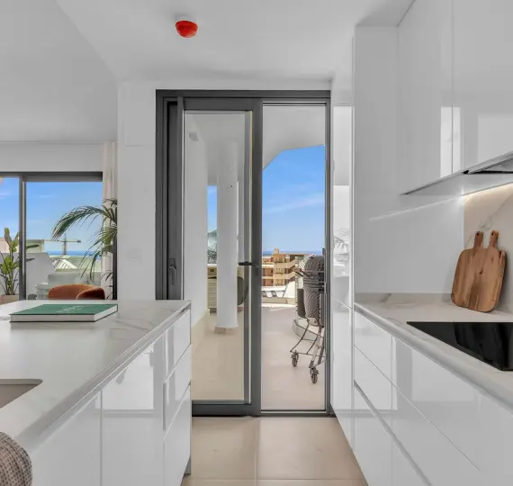 Sale of middle floor apartment in Fuengirola