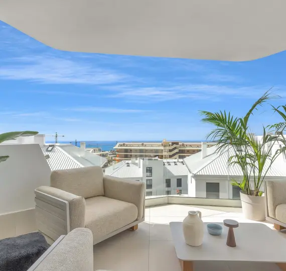 Sale of middle floor apartment in Fuengirola