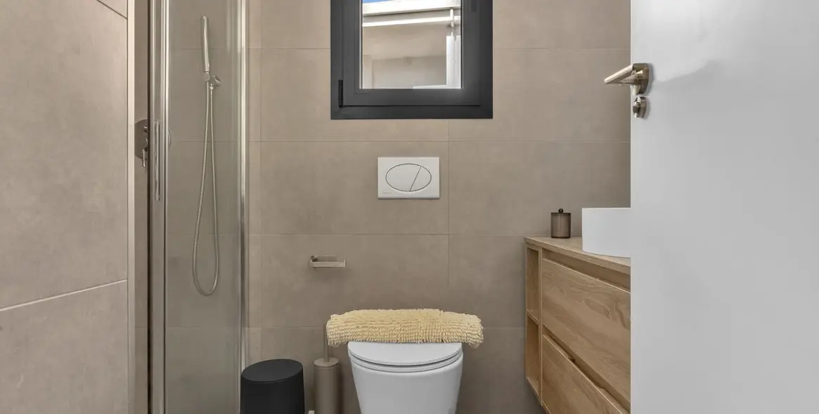 Sale of middle floor apartment in Fuengirola 12