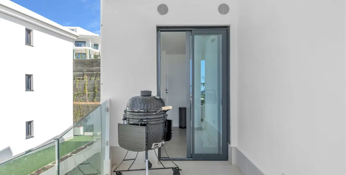 Sale of middle floor apartment in Fuengirola 14