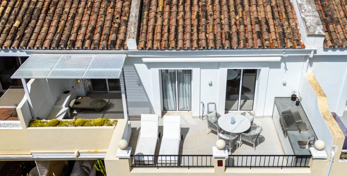 Sale of middle floor apartment in Benahavís 21