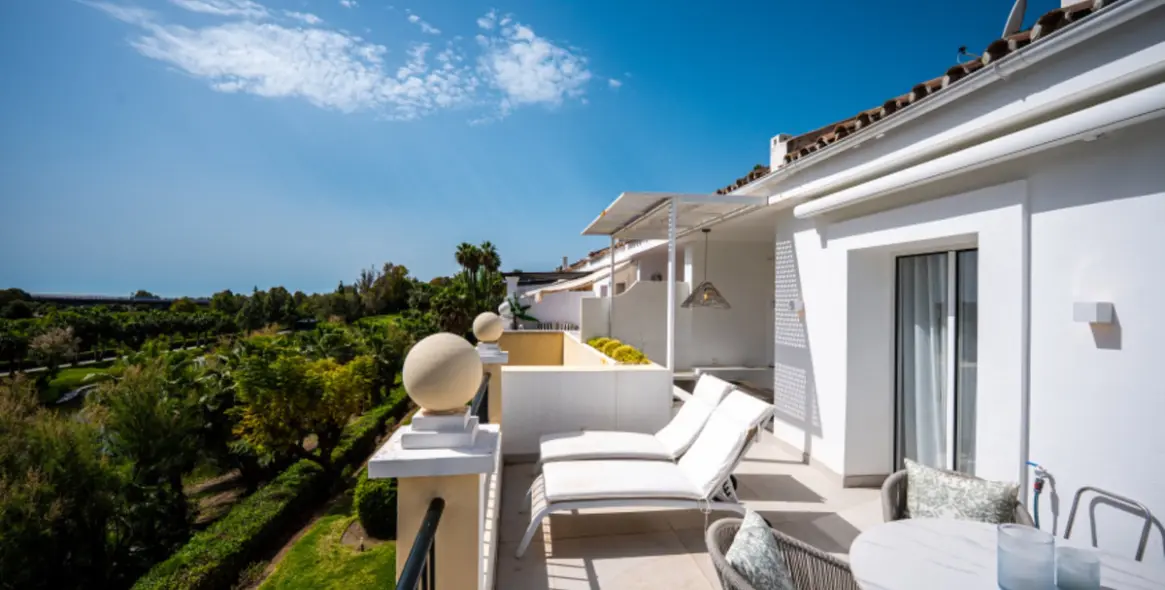 Sale of middle floor apartment in Benahavís 22