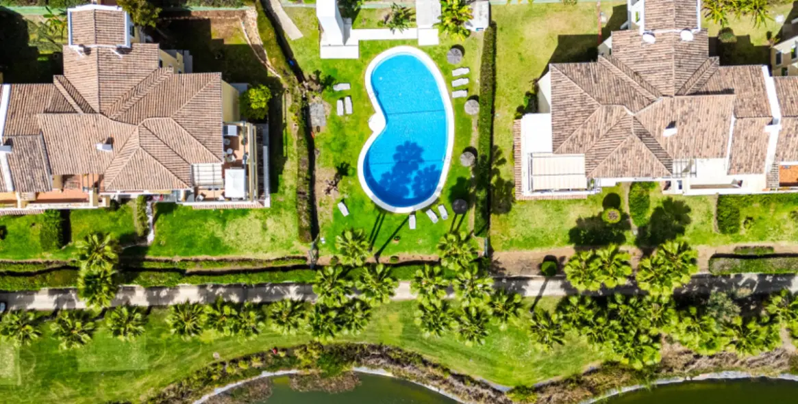 Sale of middle floor apartment in Benahavís 29