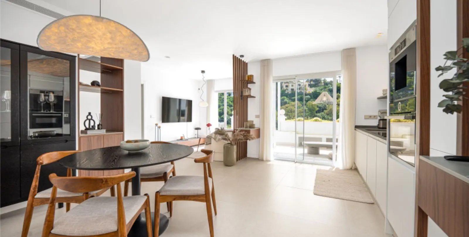 Venta de apartamento en planta media en Benahavís 2