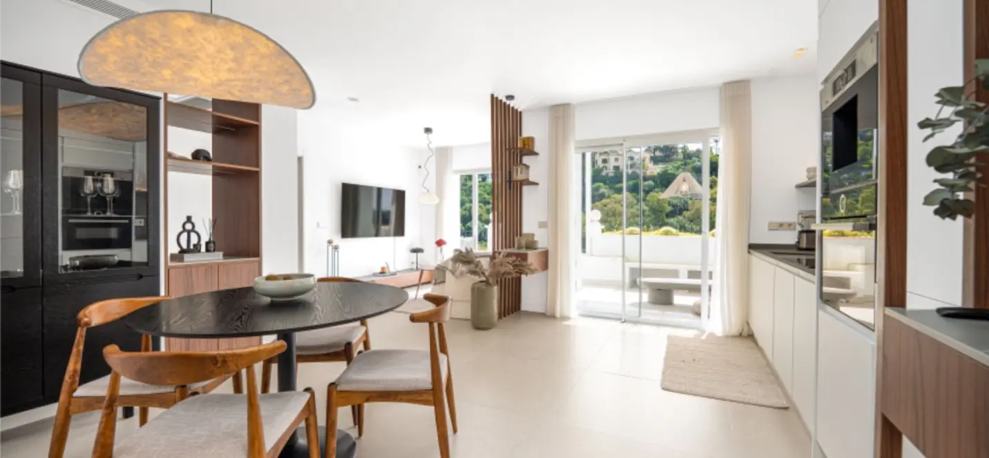 Sale of middle floor apartment in Benahavís 1