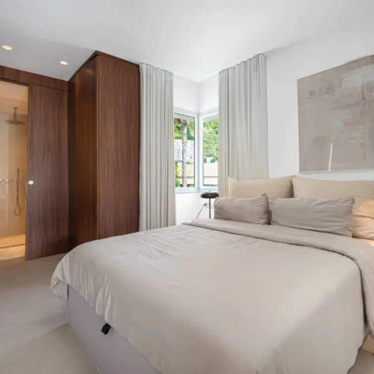 Sale of middle floor apartment in Benahavís