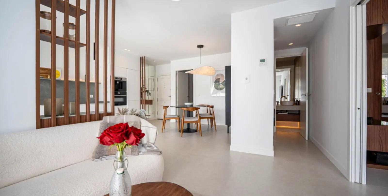 Venta de apartamento en planta media en Benahavís 11