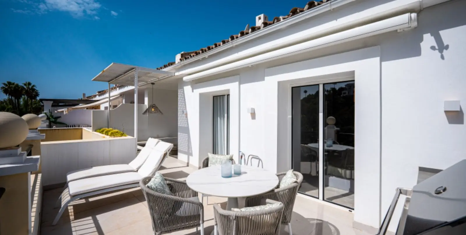 Venta de apartamento en planta media en Benahavís 14