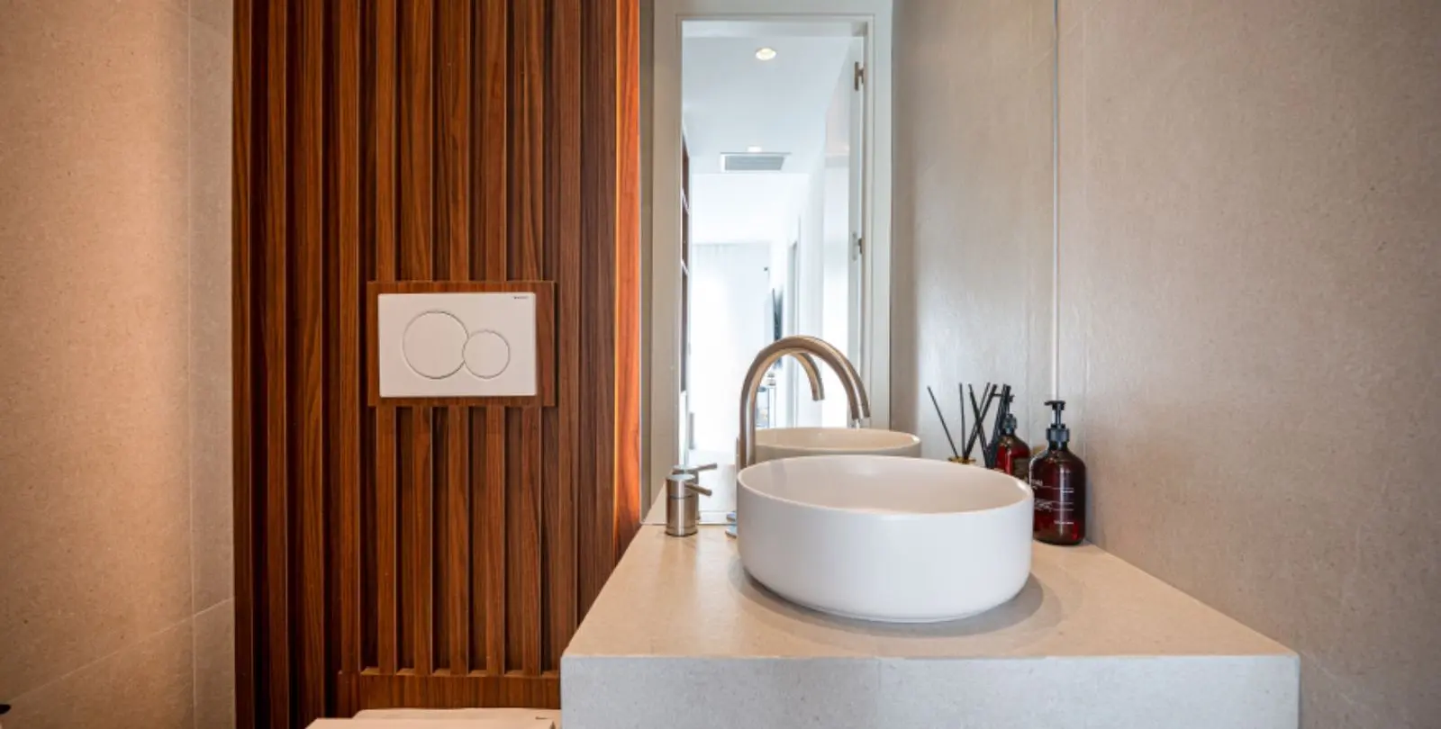 Venta de apartamento en planta media en Benahavís 17