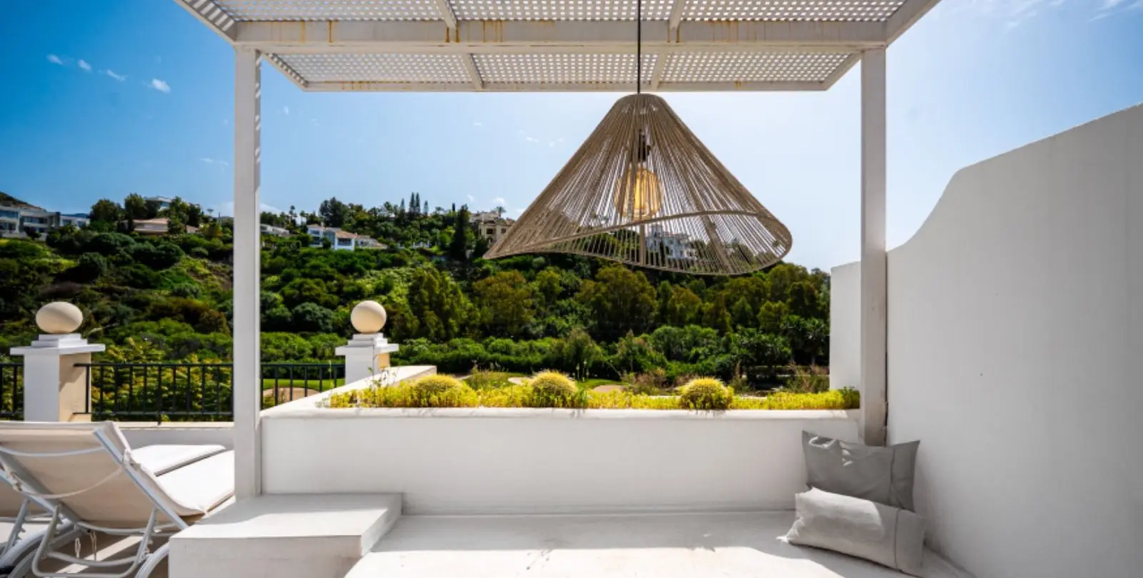 Venta de apartamento en planta media en Benahavís 20