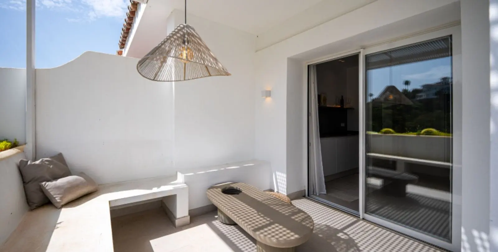 Venta de apartamento en planta media en Benahavís 23