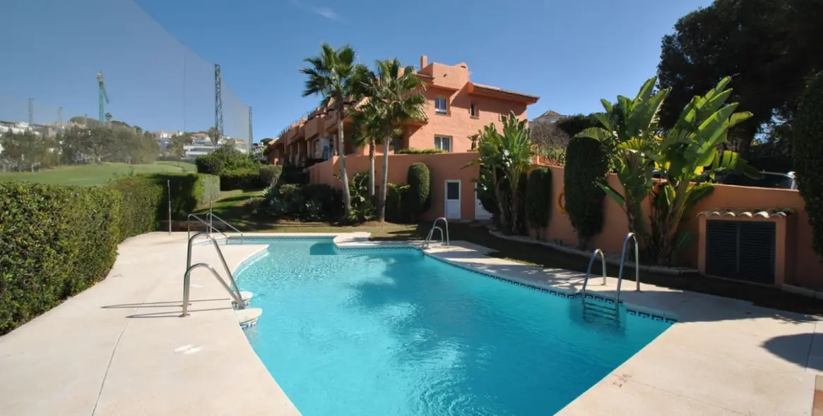 Продажа таунхауса в Artola 1