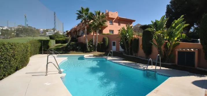 Продажа таунхауса в Artola 0