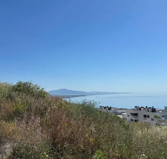 Venta de parcela residencial en Camarate