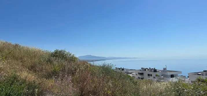 Venta de parcela residencial en Camarate 3