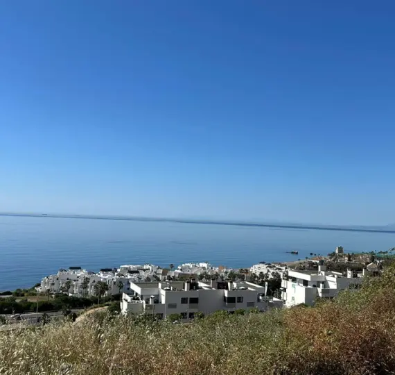 Venta de parcela residencial en Camarate