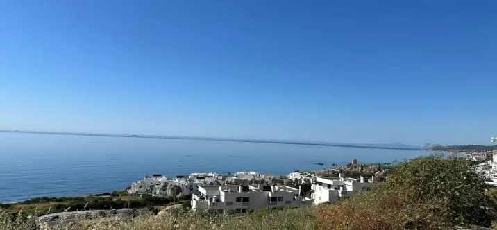 Venta de parcela residencial en Camarate 4