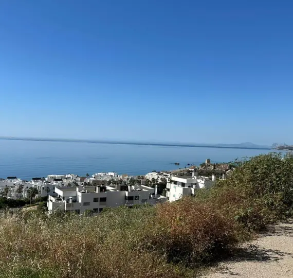 Venta de parcela residencial en Camarate