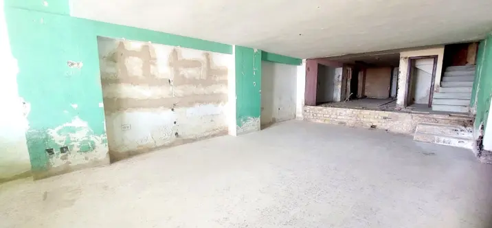 Venta de local comercial en Los Boliches 4
