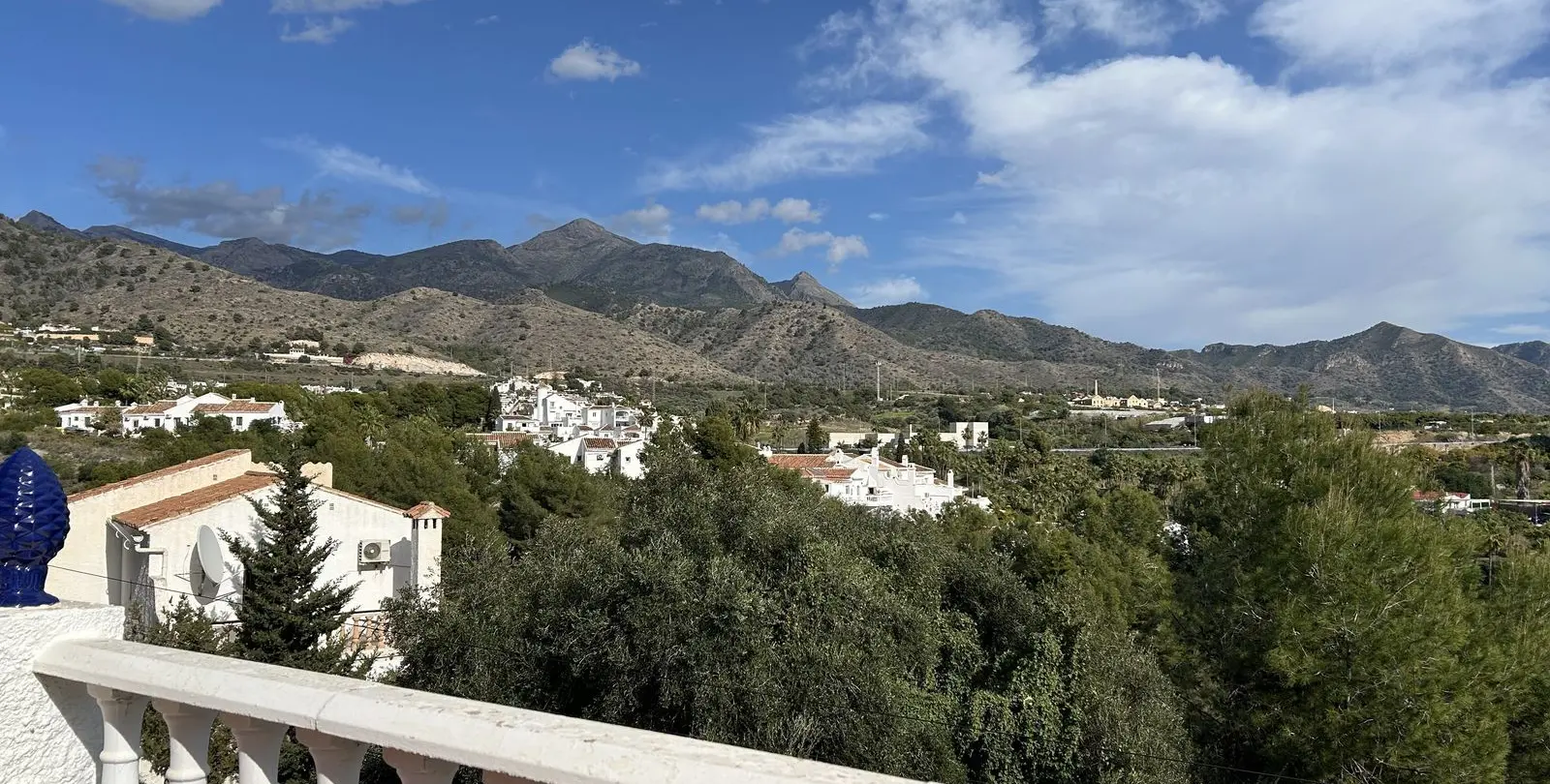 Sale of detached villa in Nerja 2