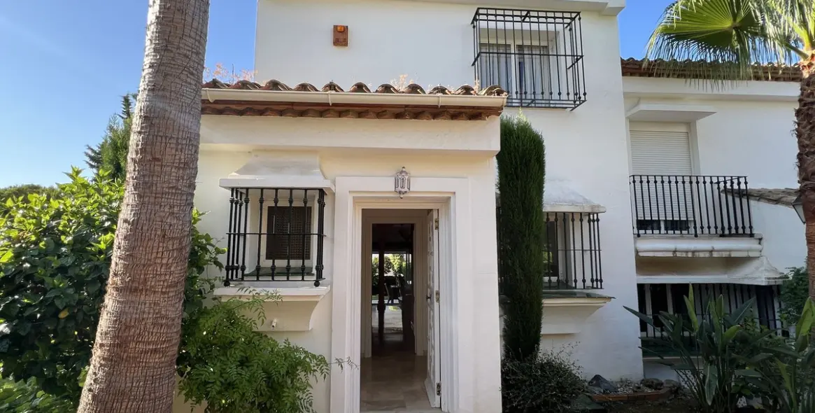 Продажа таунхауса в El Paraiso 1