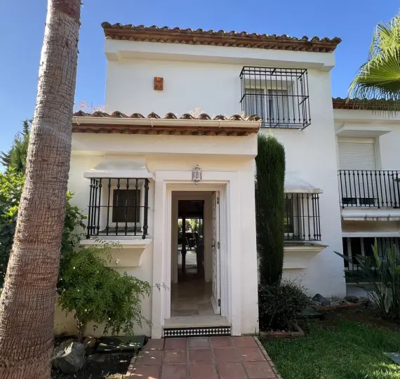 Продажа таунхауса в El Paraiso