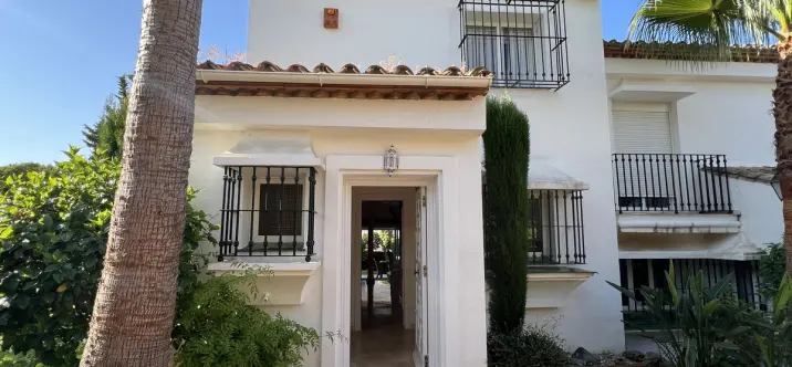 Продажа таунхауса в El Paraiso 0