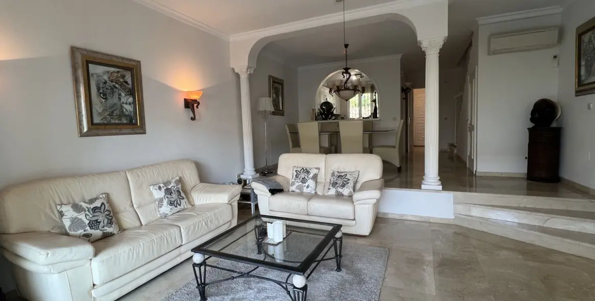 Продажа таунхауса в El Paraiso 6