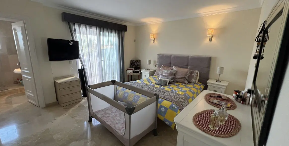 Продажа таунхауса в El Paraiso 11