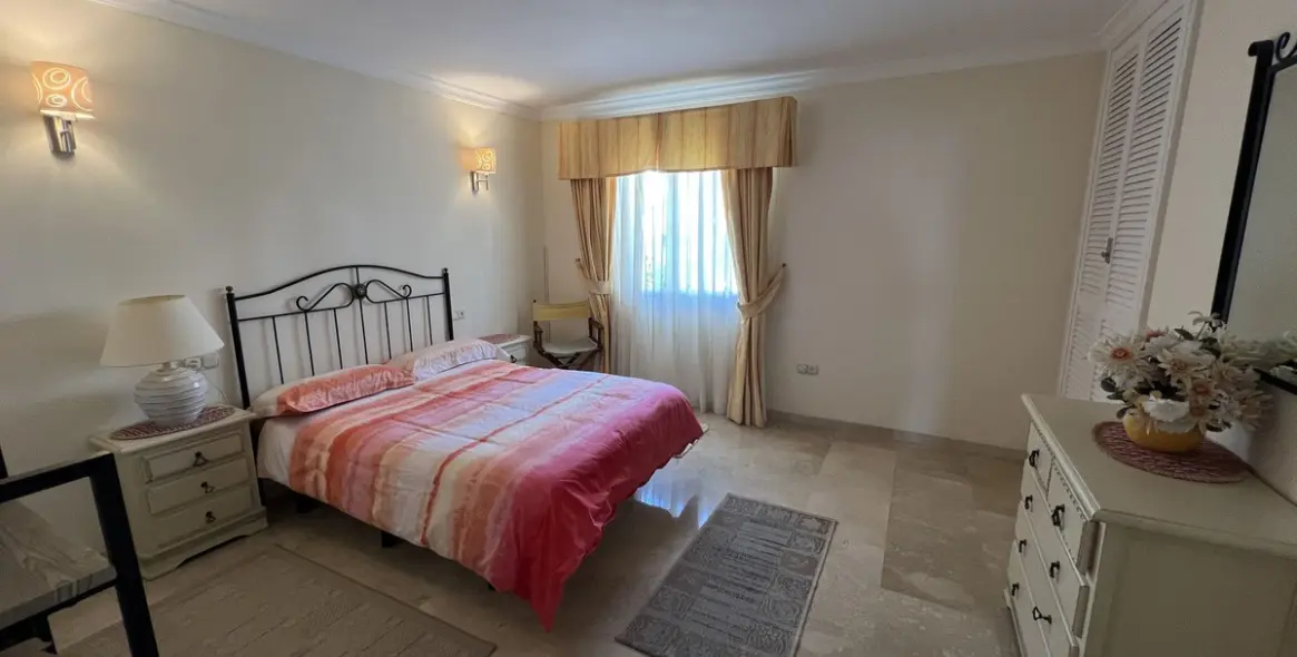 Продажа таунхауса в El Paraiso 15