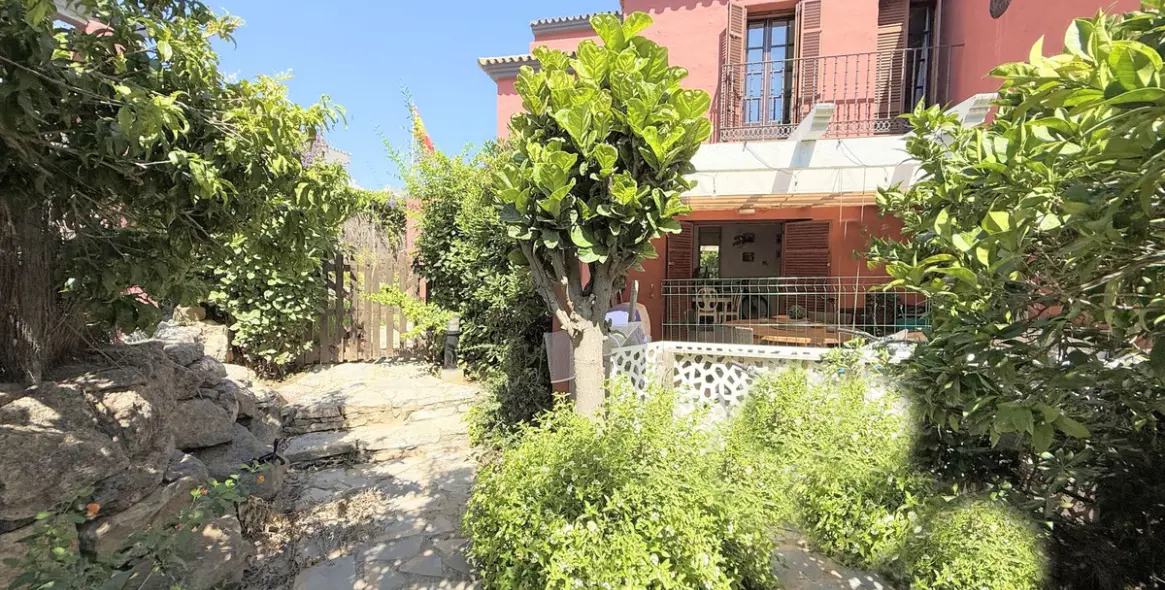 Продажа таунхауса в Estepona 1