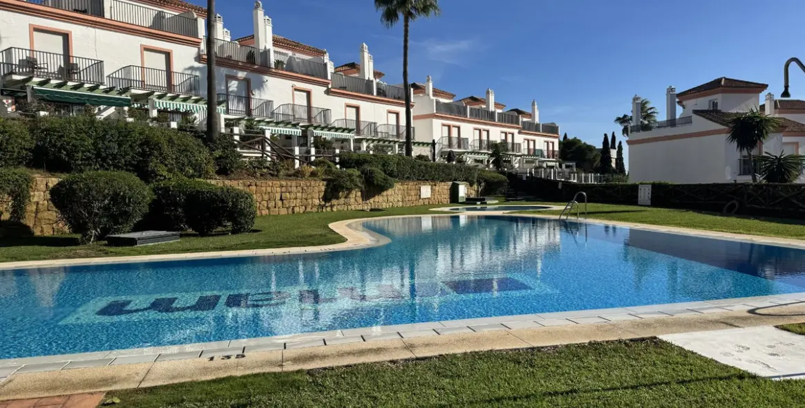 Продажа дома на две семьи в Cabopino 2