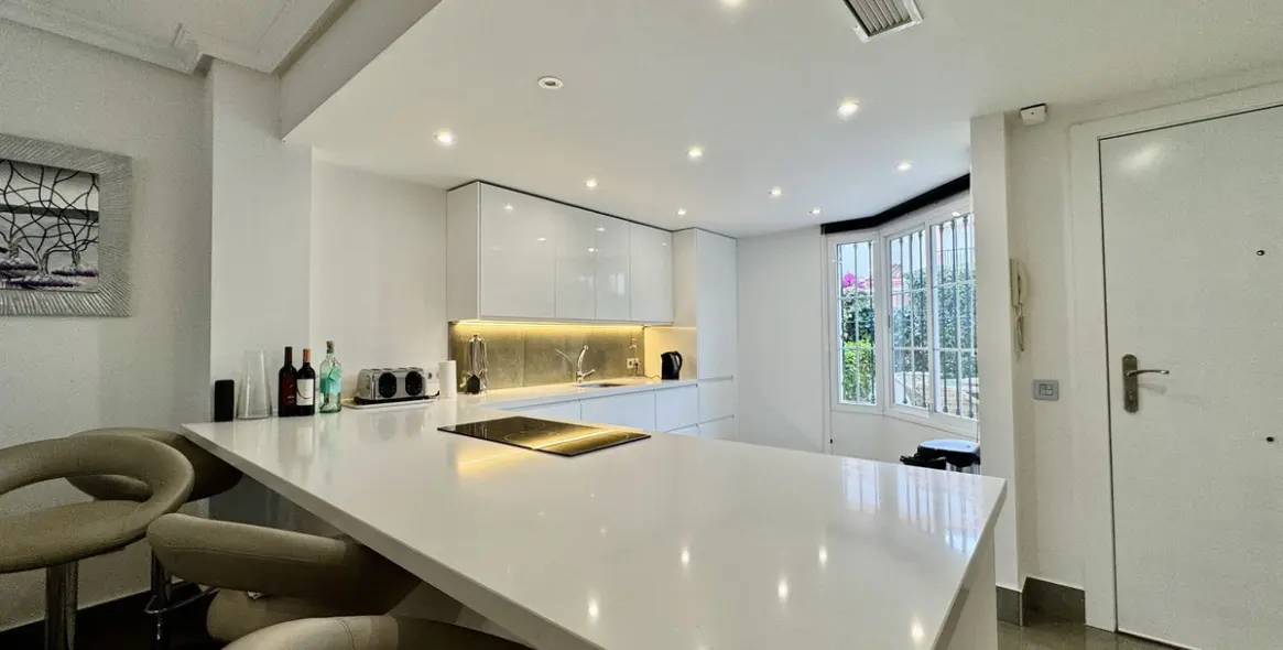 Продажа дома на две семьи в Cabopino 3