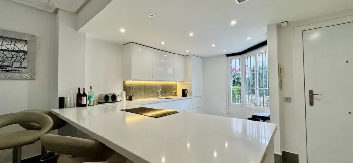 Продажа дома на две семьи в Cabopino 2