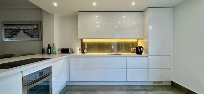 Продажа дома на две семьи в Cabopino 3