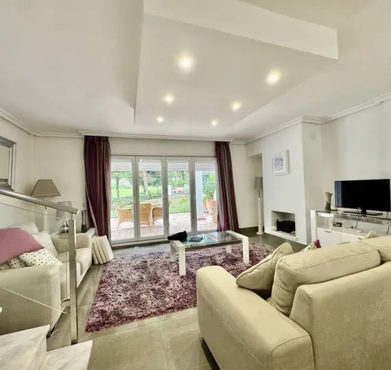 Продажа дома на две семьи в Cabopino