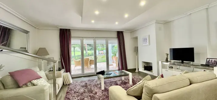 Продажа дома на две семьи в Cabopino 4