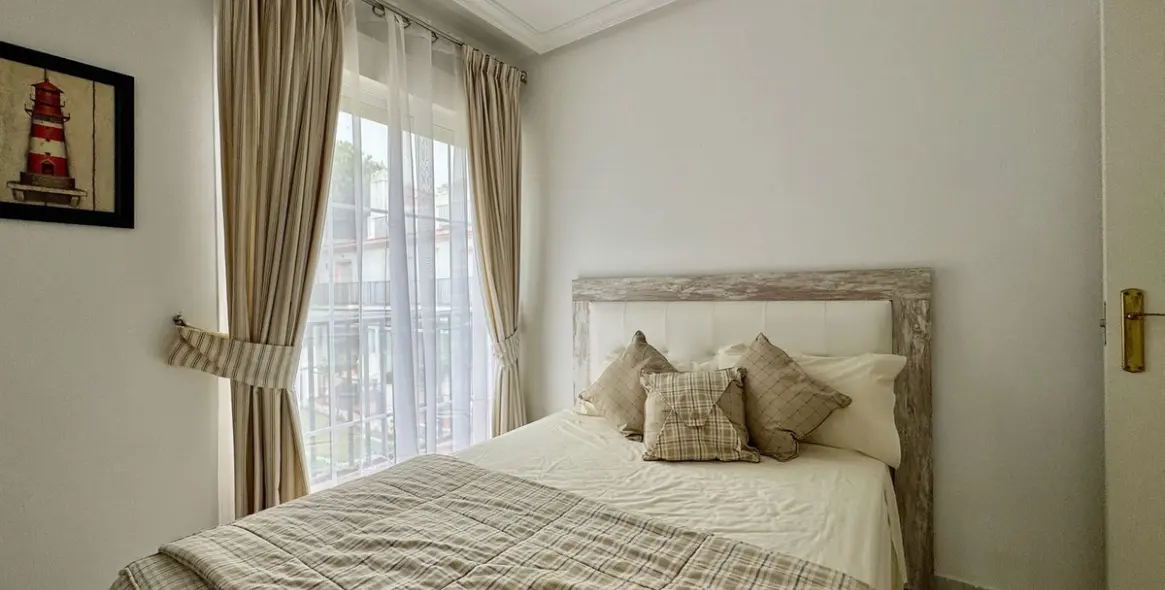 Продажа дома на две семьи в Cabopino 6