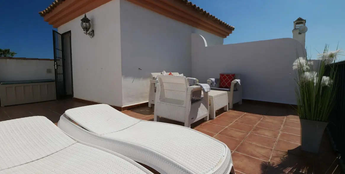 Продажа дома на две семьи в Cabopino 8