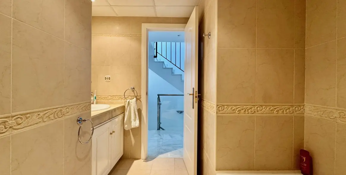 Продажа дома на две семьи в Cabopino 11