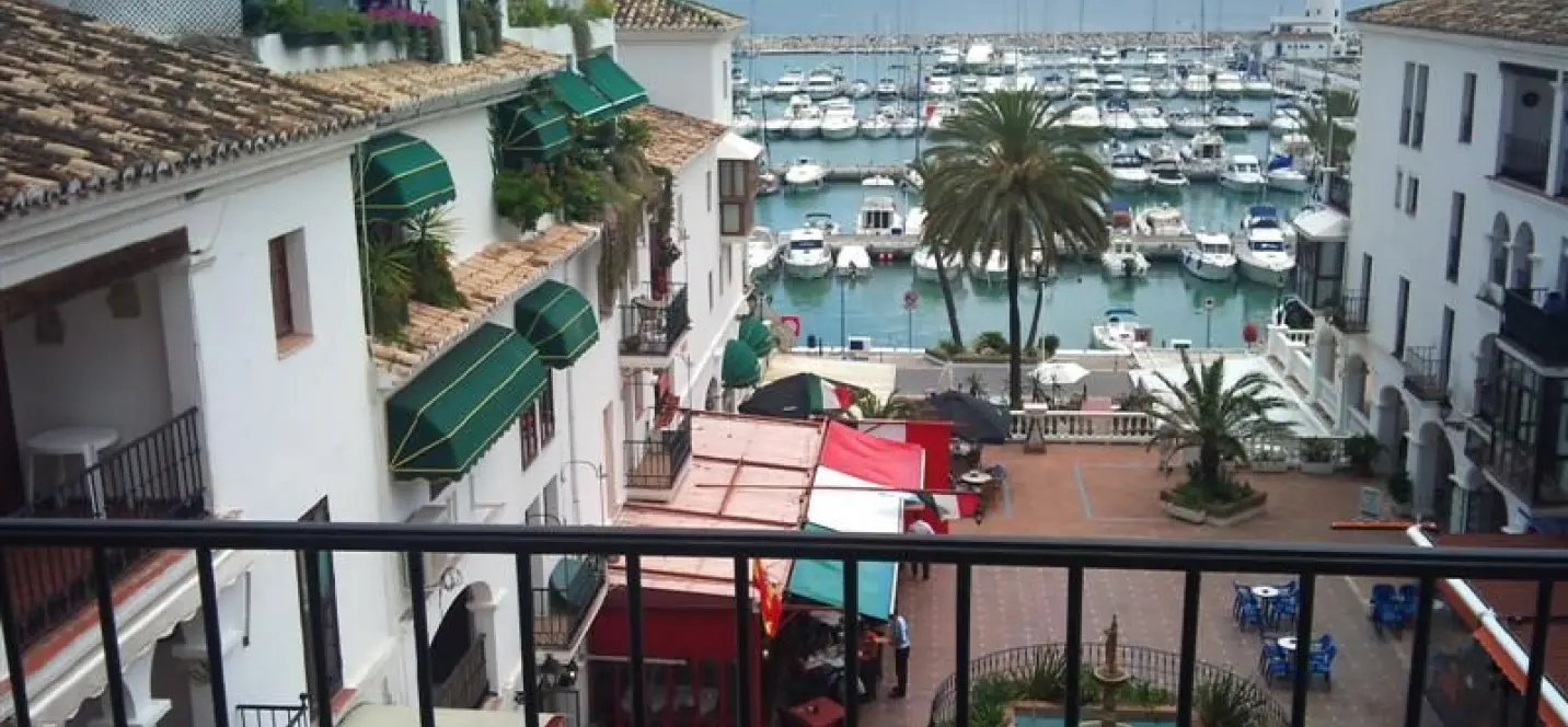 Sale of penthouse in La Duquesa 0