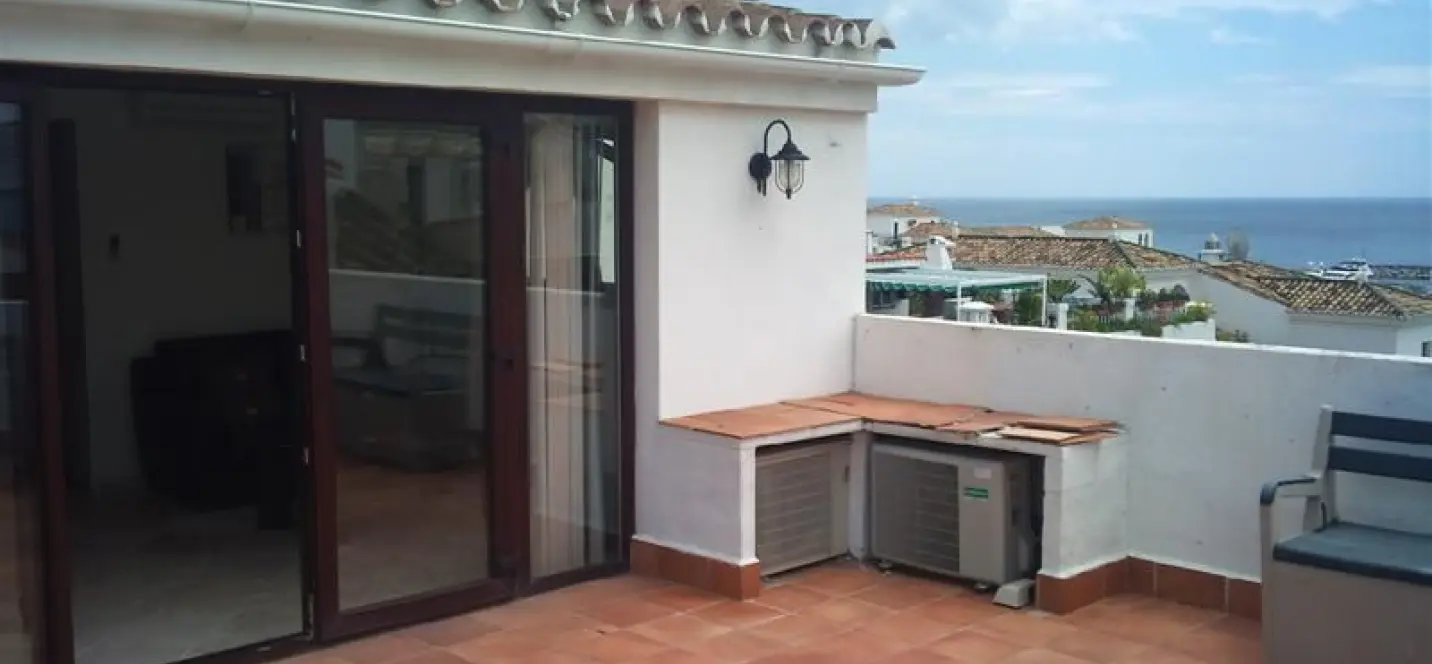 Sale of penthouse in La Duquesa 1